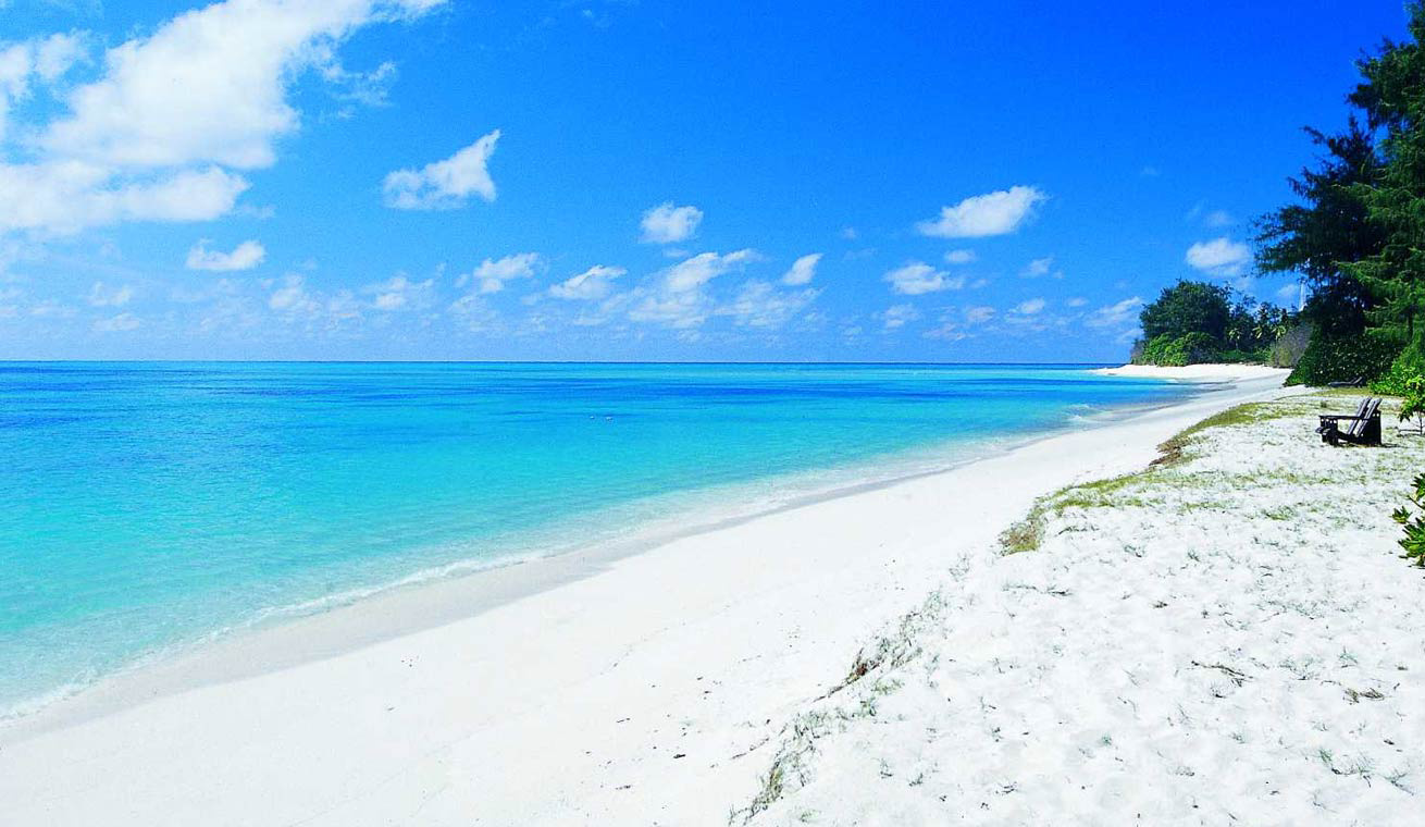 Image of a white sandy beach in Seychelles.